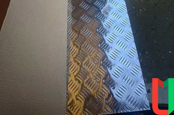 Рифлёный алюминиевый лист чечевица 6х300х1500 мм АМг2